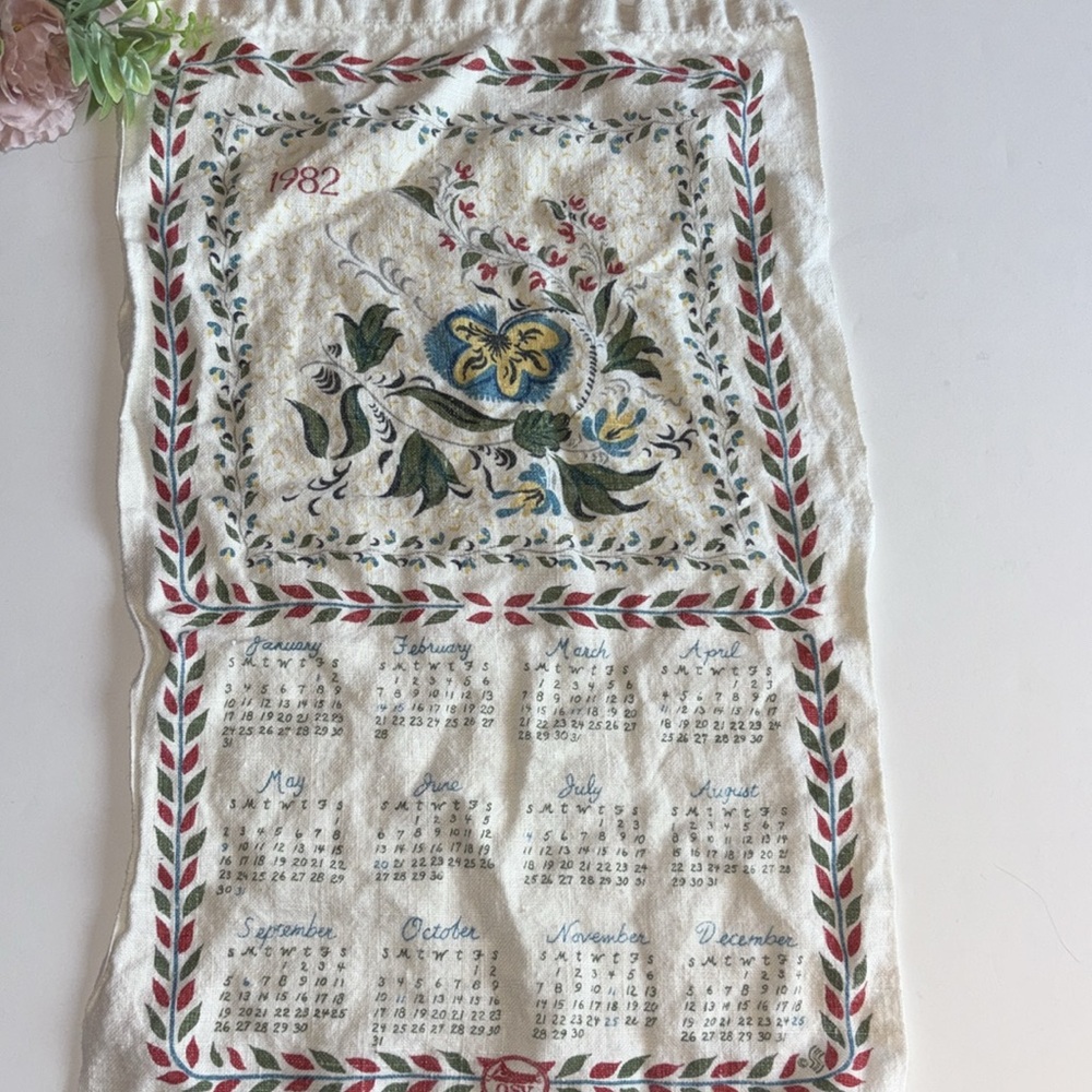 Lillian Vernon Calendar Hand Towel 1982 Linen 1982 Kitchen Calender vintage